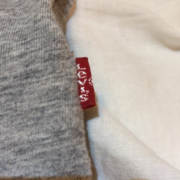 Levi’s baby tee - Picture 2 of 3